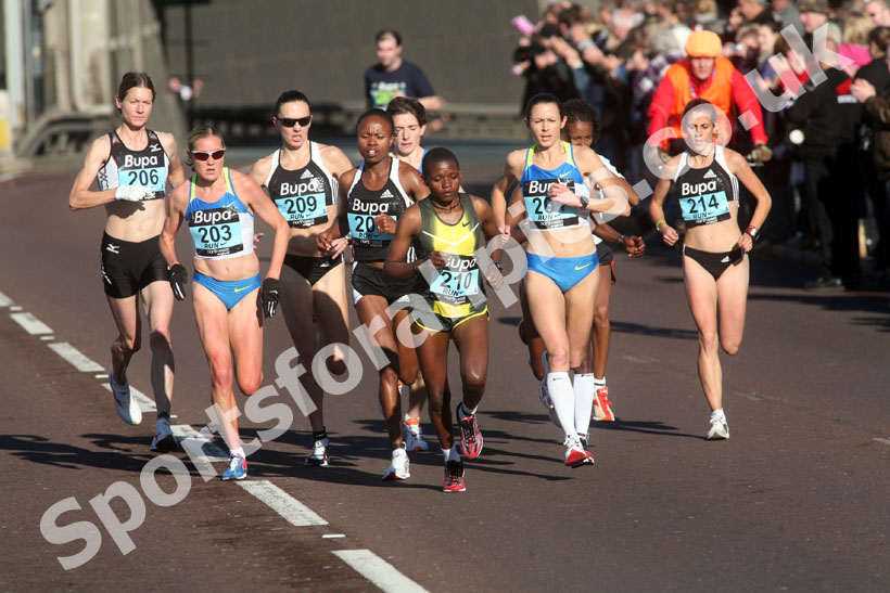 The early leaders 210 Magdalene Mukunzi and Jo Pavey in the 2008 BUPA Great North Run